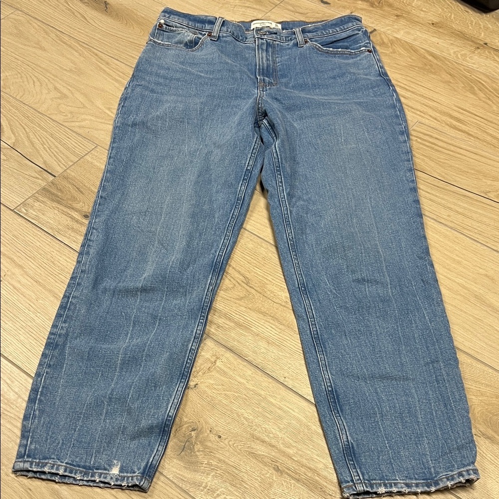 Abercrombie & Fitch The Mom High Rise Jeans - Blue
